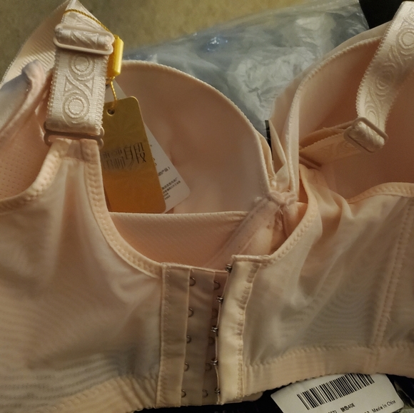 Peach Bra - Picture 2 of 4
